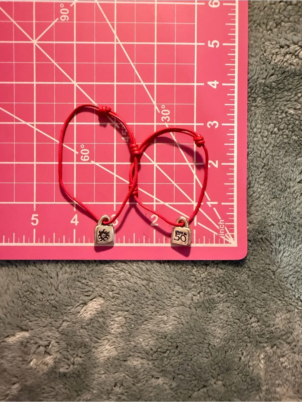 UNO de 50 Matching Red Cord Padlock Charm Bracelets - Set of 2 Couple / Friends